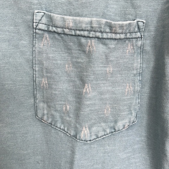 Mossimo T Shirt - Picture 2 of 3